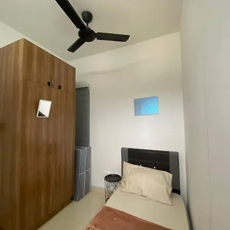 Alanis D'Semporna Homestay Sepang Exterior photo